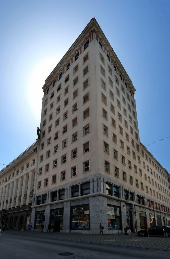 Lawyers Loft In Heritage Skyscraper ليوبليانا المظهر الخارجي الصورة